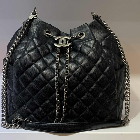 Chanel Black Quilted Chain Shoulder Bag - Picture 1 of 14